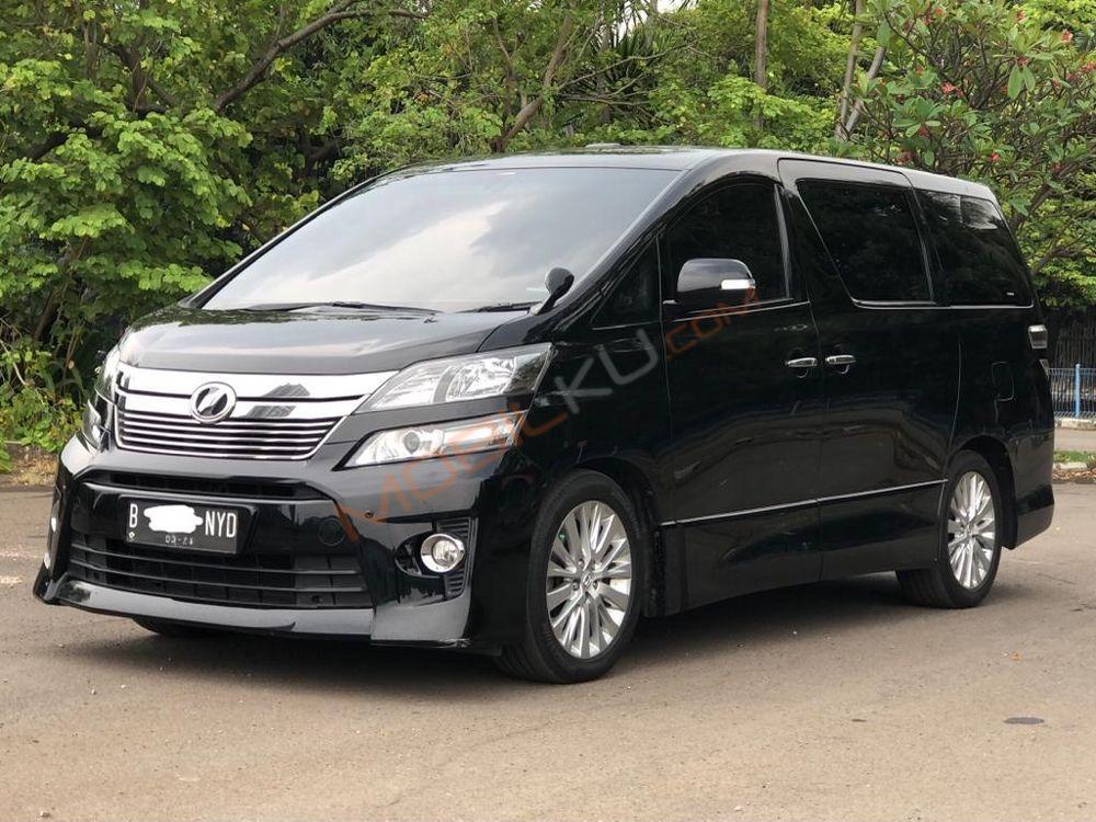 Mobil Toyota Vellfire 2014