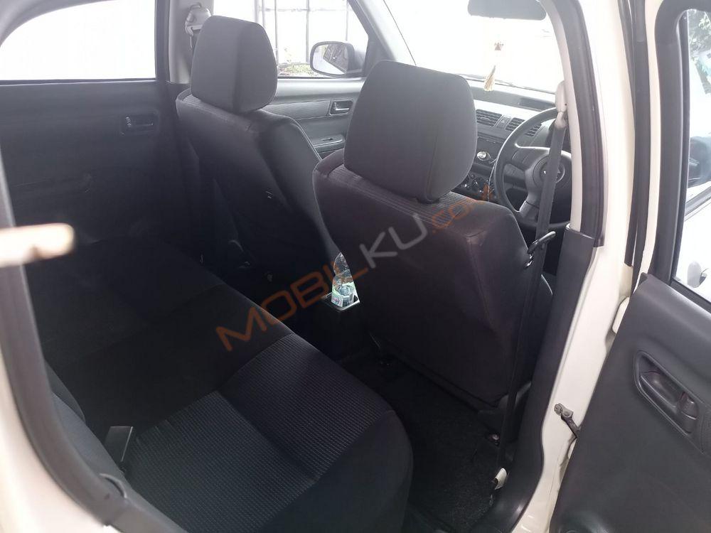 Mobil Suzuki Swift 2009