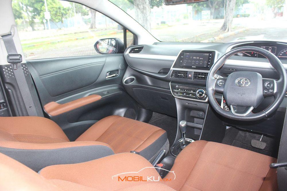 Mobil Toyota Sienta 2018