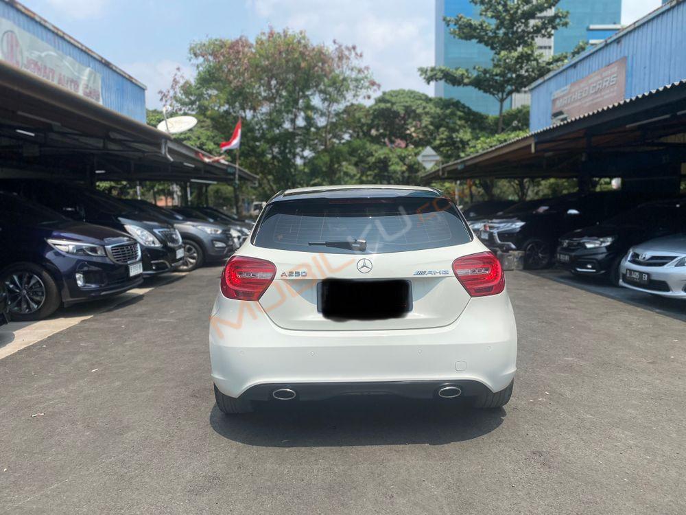 Mobil Mercedes-Benz A-Class 2013