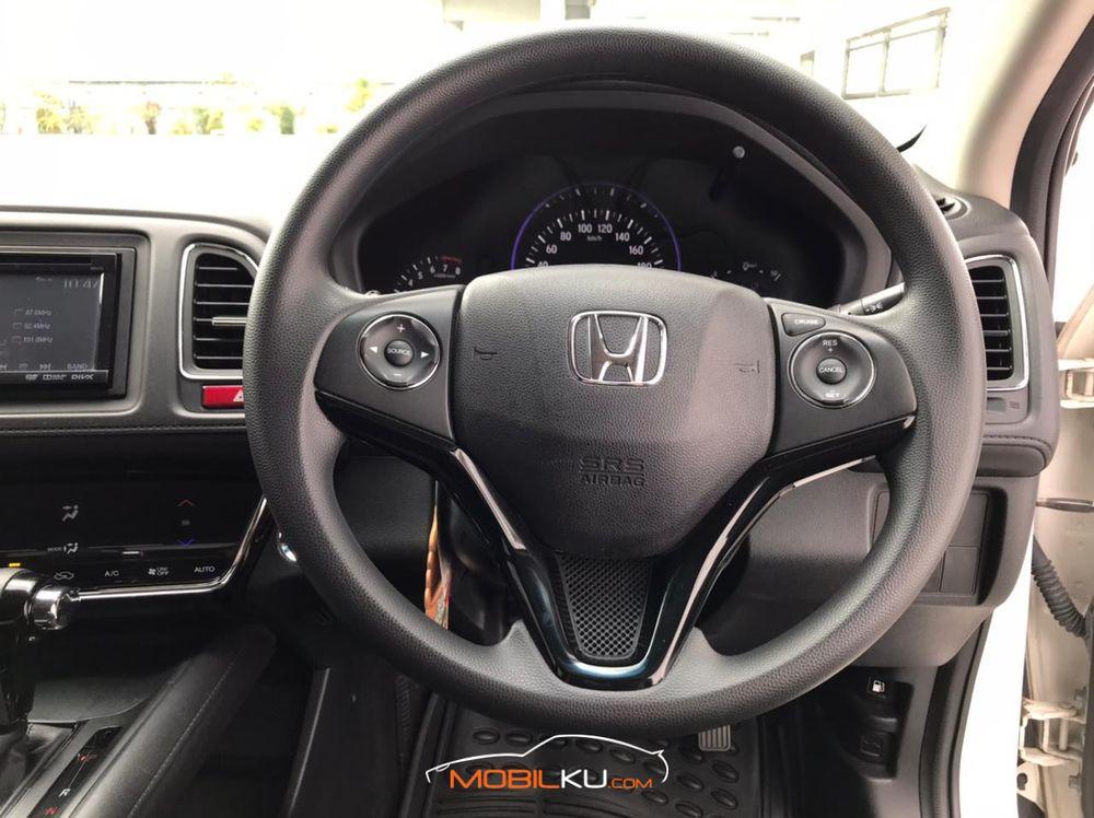 Mobil Honda HR-V 2015