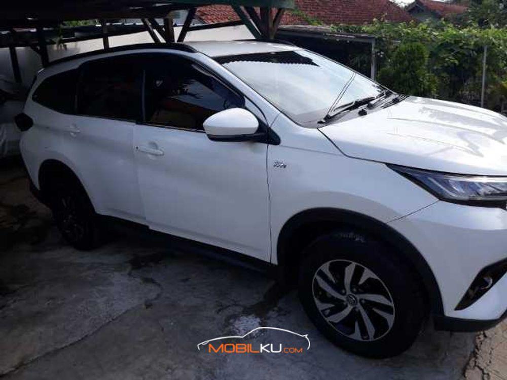 Mobil Toyota Rush 2018