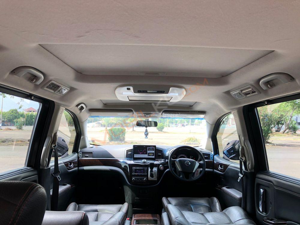 Mobil Nissan Elgrand 2013