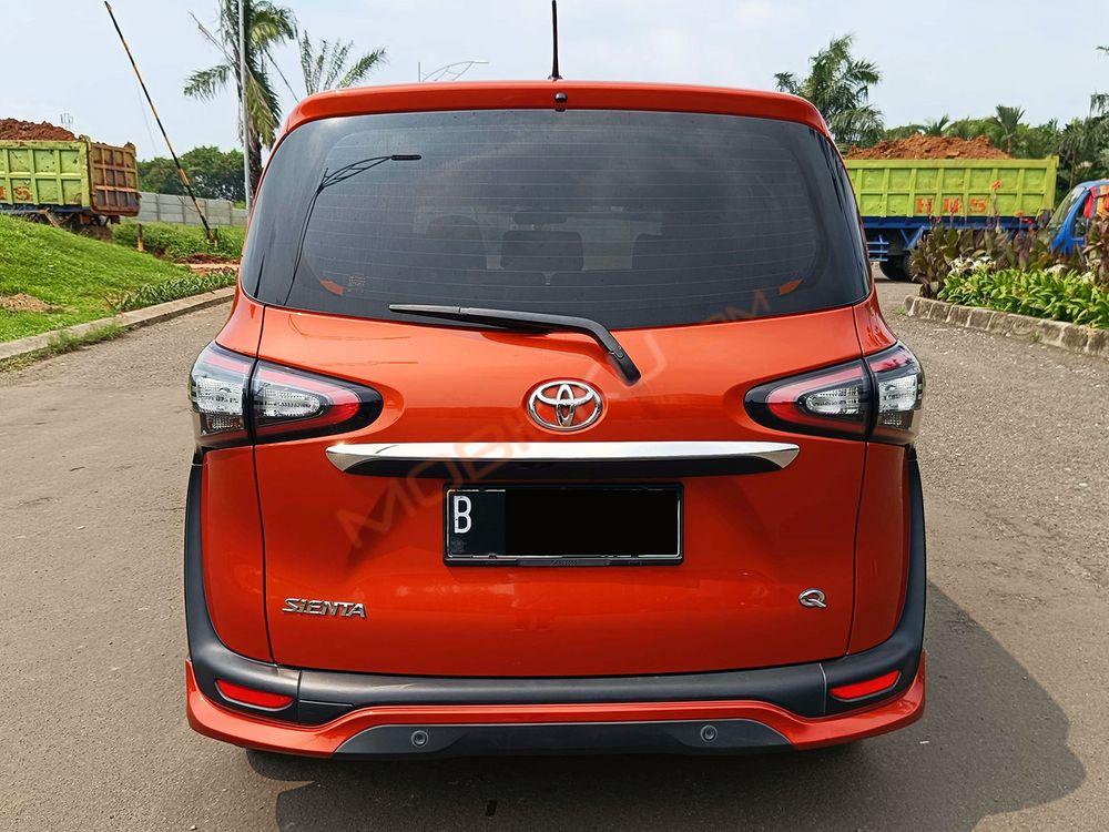Mobil Toyota Sienta 2017