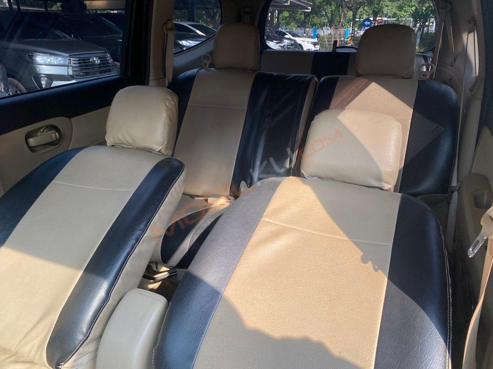 Mobil Nissan Grand Livina 2015