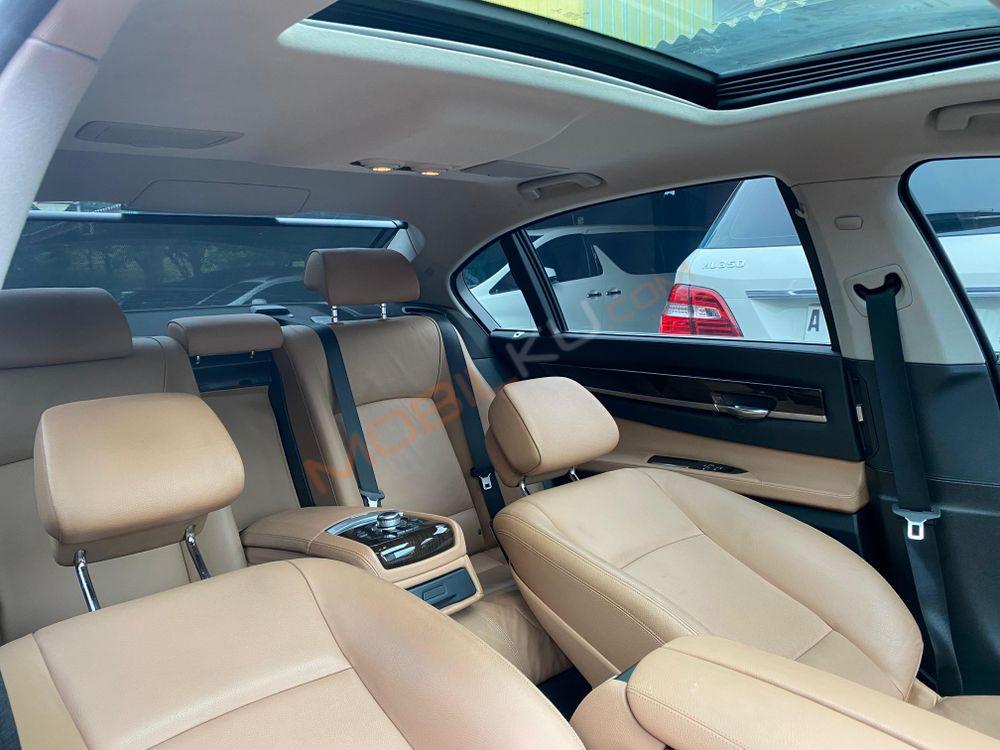 Mobil BMW 7 Series 2013