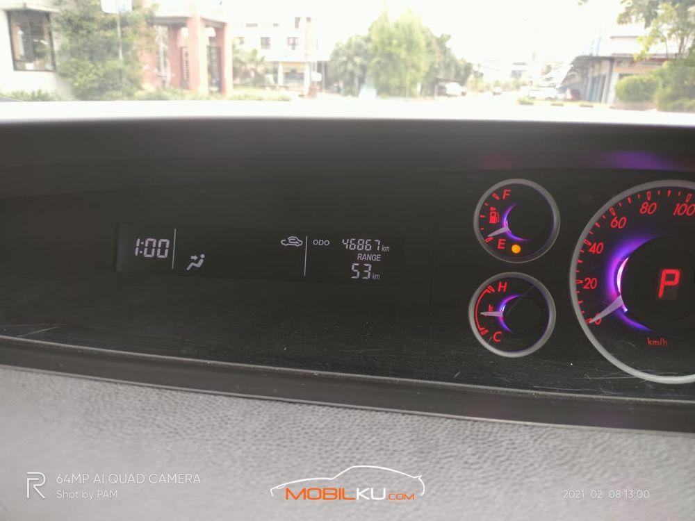 Mobil Mazda Biante 2015