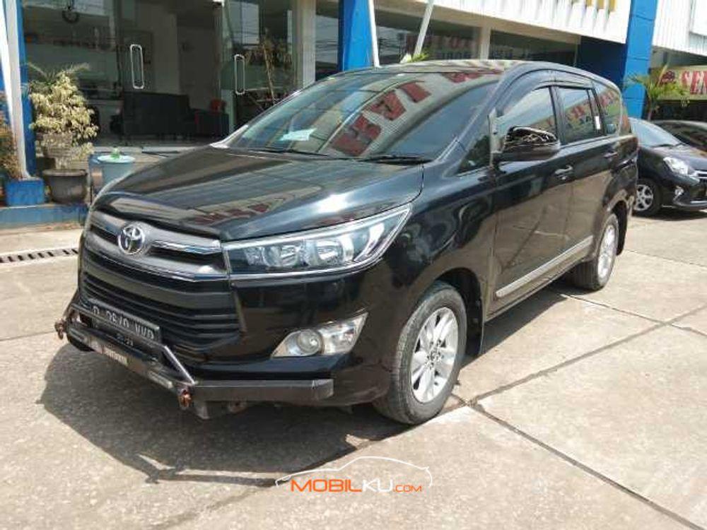 Mobil Toyota Kijang Innova 2017