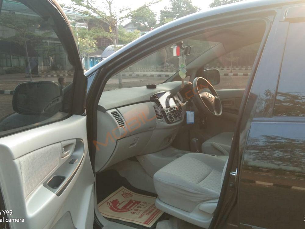 Mobil Toyota Kijang Innova 2008