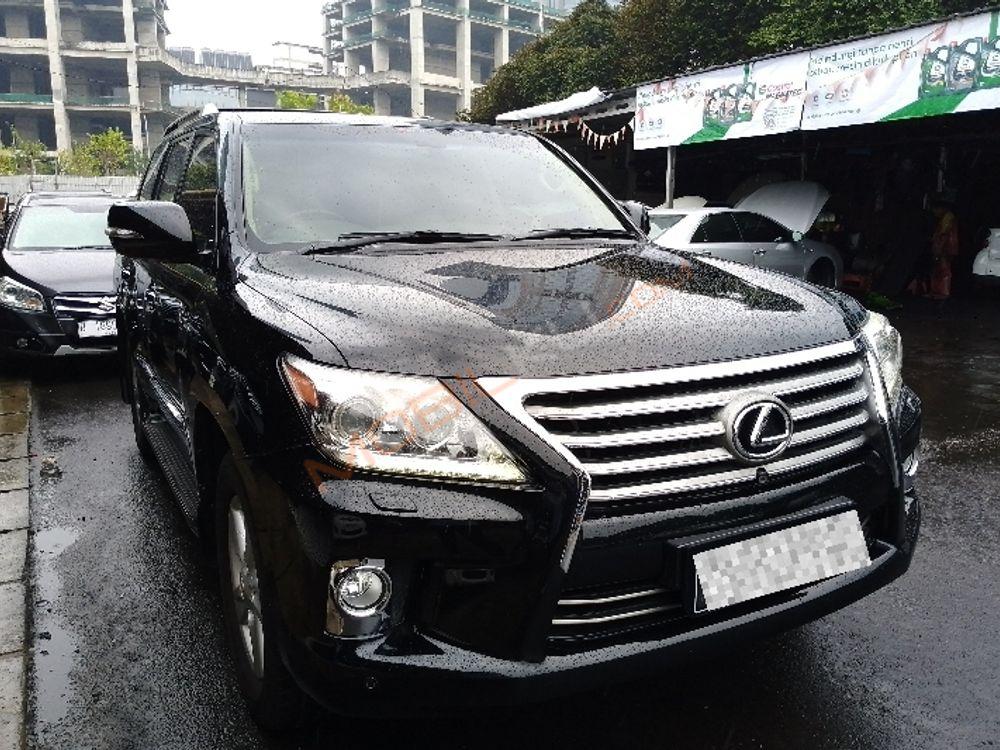 Mobil Lexus LX 2012