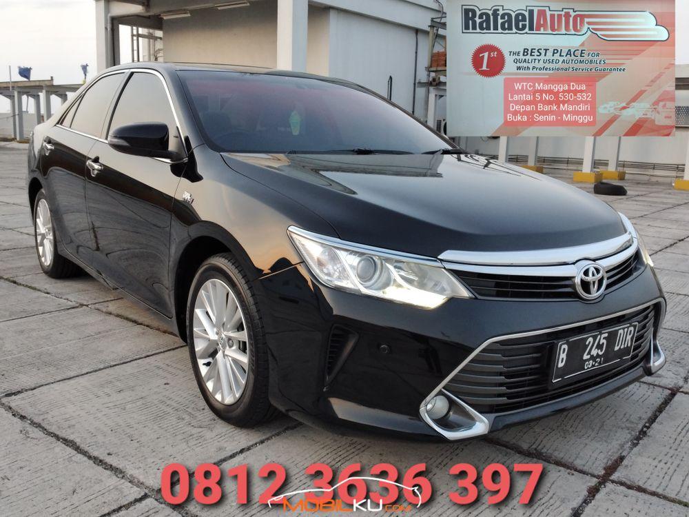 Mobil Toyota Camry 2016
