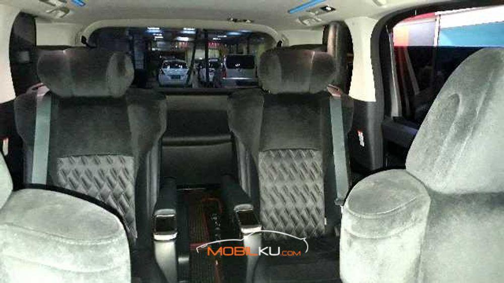 Mobil Toyota Vellfire 2016