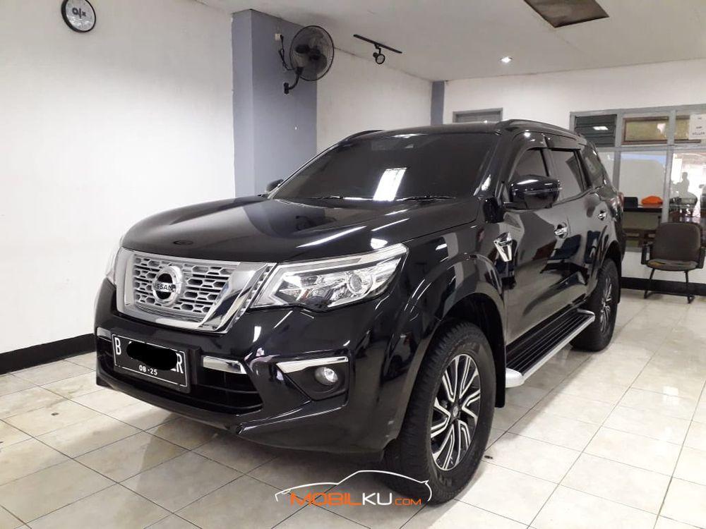 Mobil Nissan Terra 2018