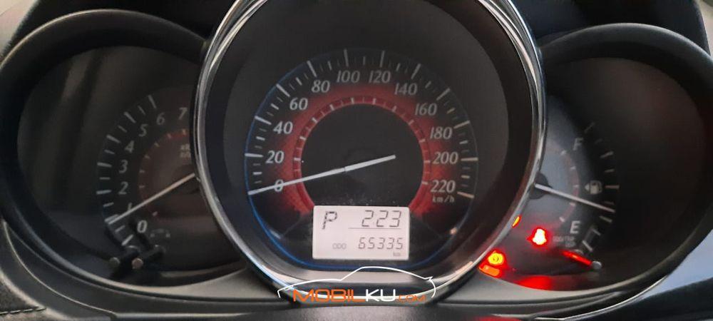 Mobil Toyota Yaris 2015