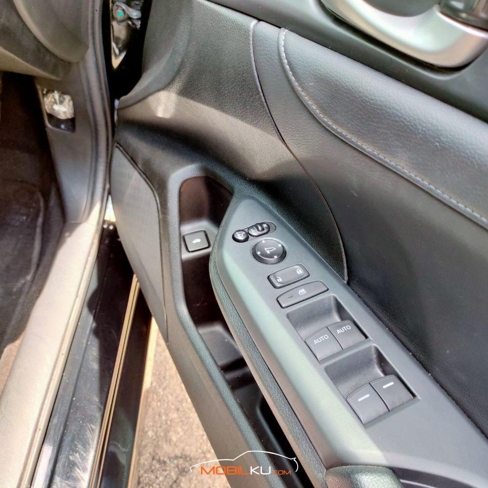 Mobil Honda Civic Sedan 2016