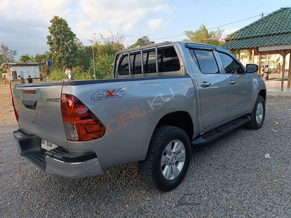 Mobil Toyota Hilux 2019