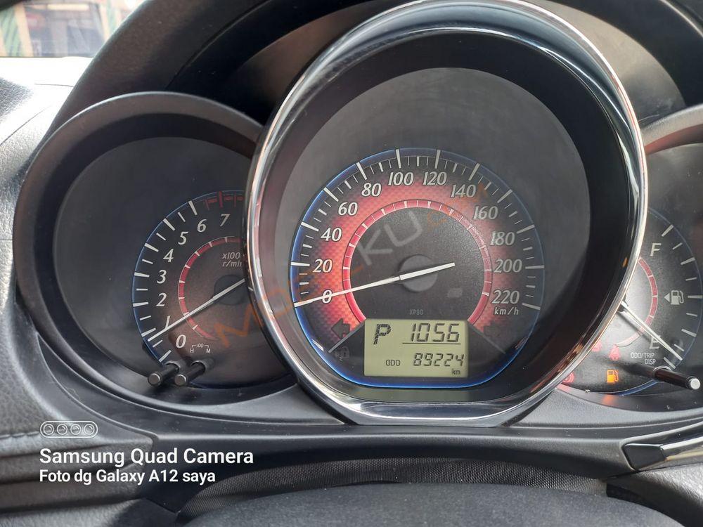 Mobil Toyota Yaris 2014