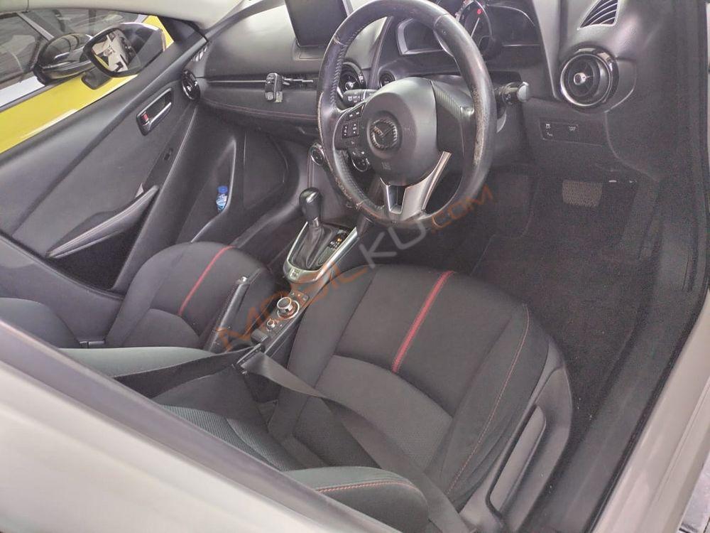 Mobil Mazda 2 Hatchback 2014