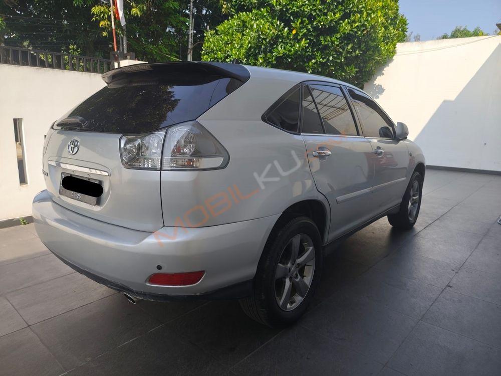 Mobil Toyota Harrier 2011