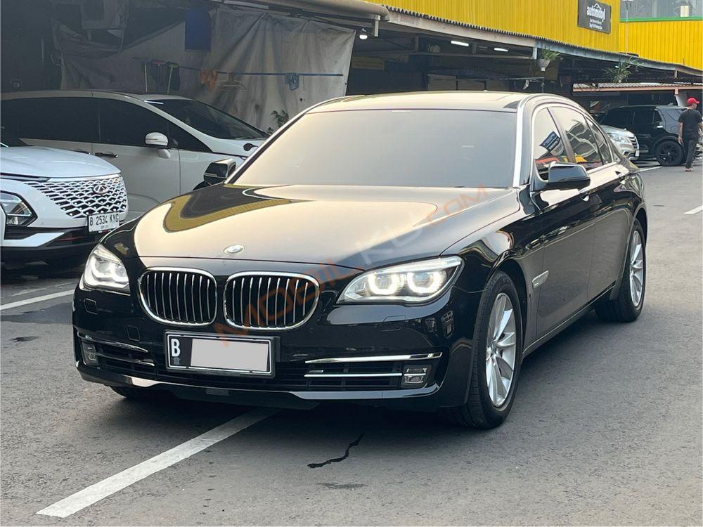 Mobil BMW 7 Series 2014