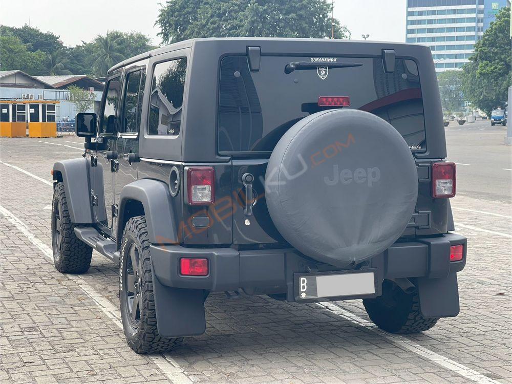 Mobil Jeep Wrangler 2011