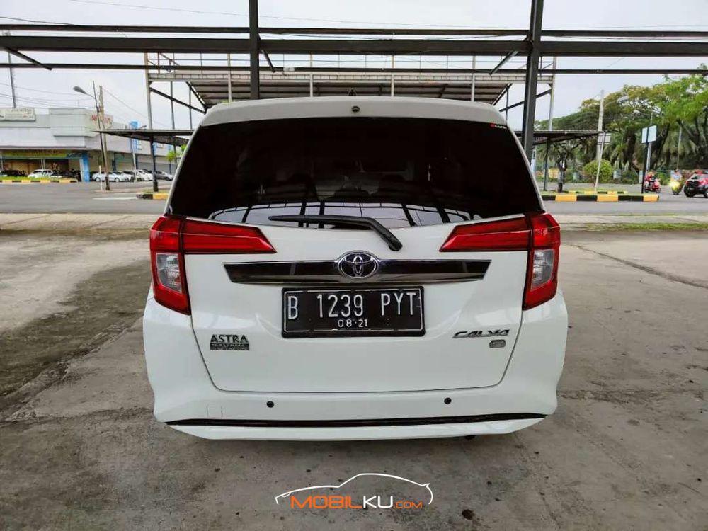 Mobil Toyota Calya 2016