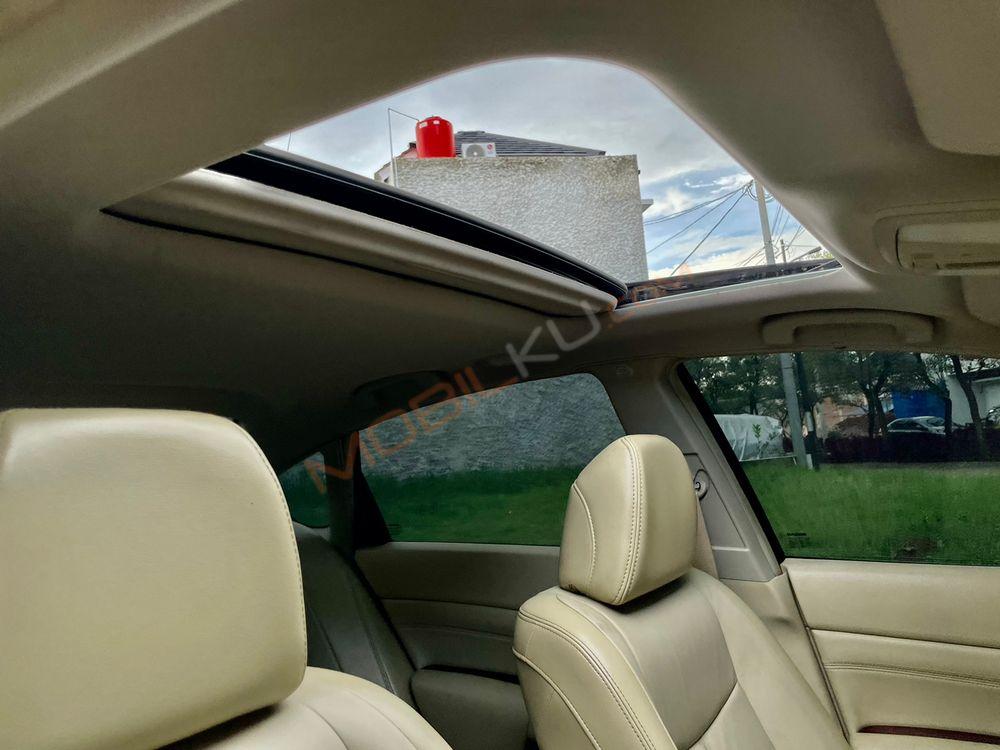 Mobil Nissan Teana 2013