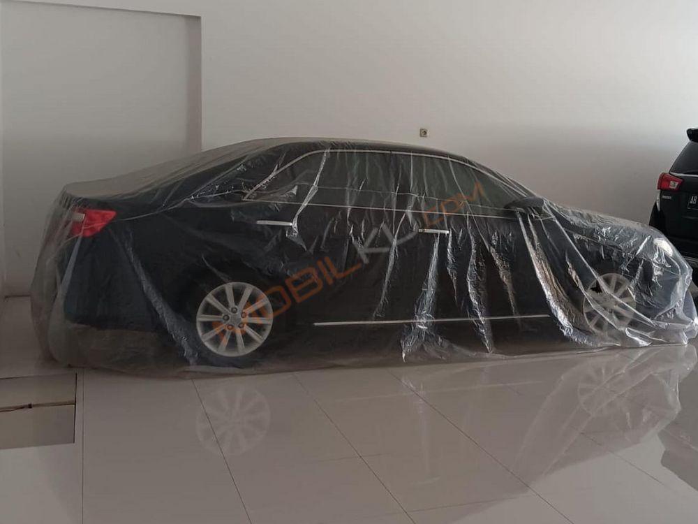 Mobil Toyota Camry 2014