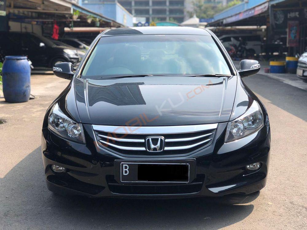 Mobil Honda Accord 2011