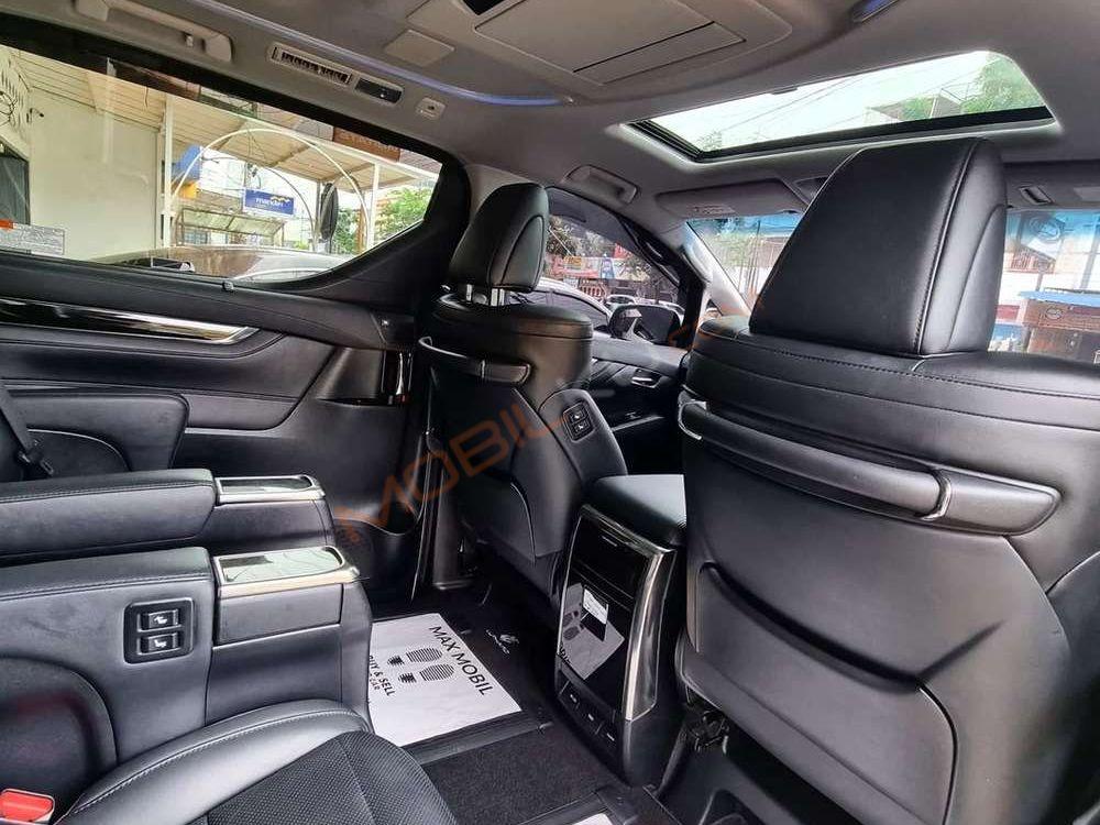 Mobil Toyota Alphard 2015