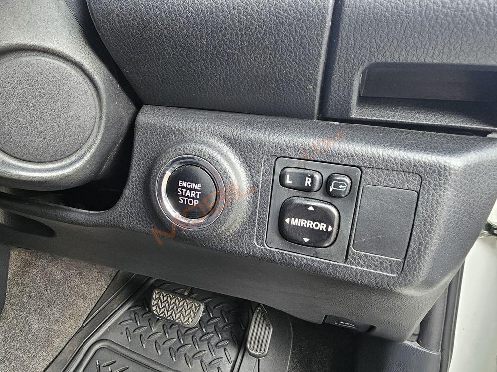 Mobil Toyota Yaris 2017