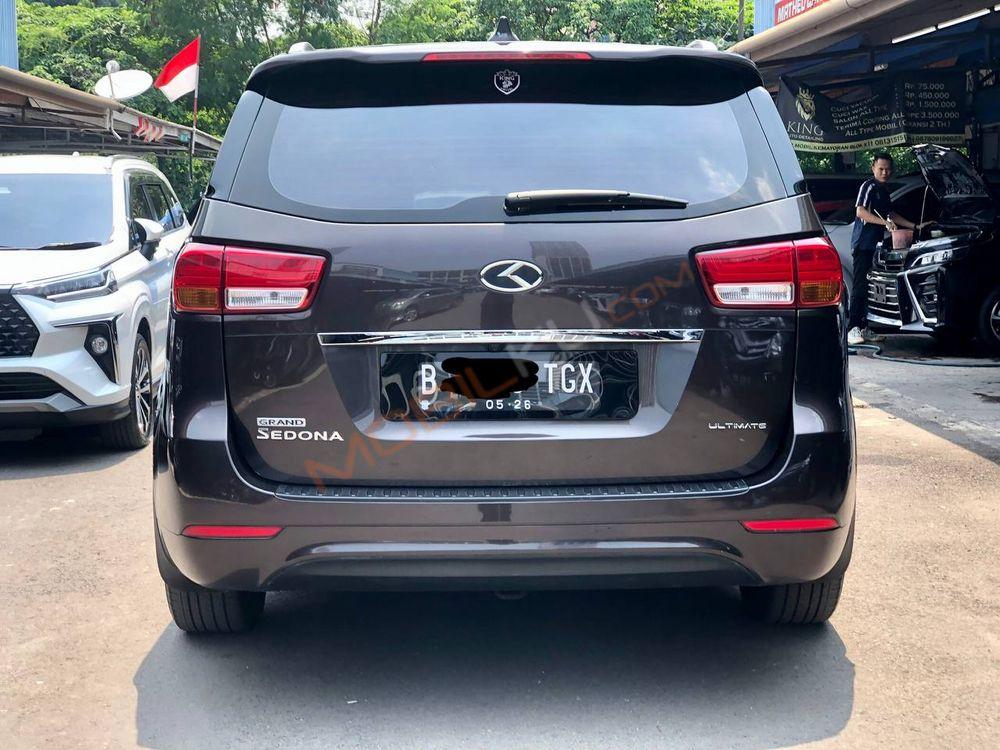 Mobil Kia Sedona 2017