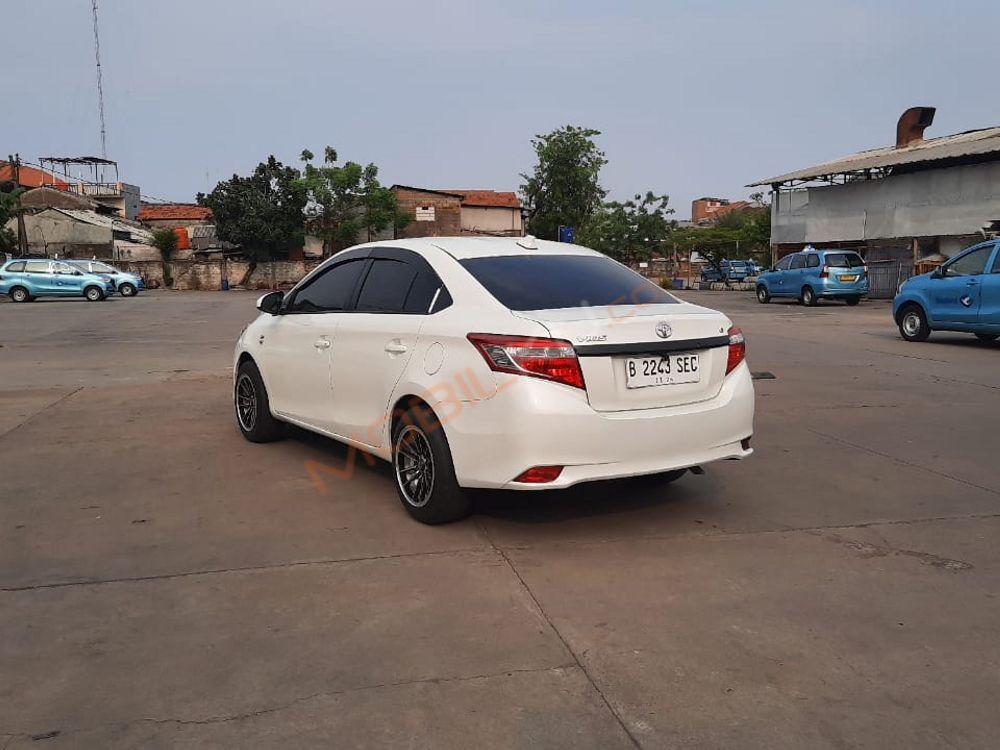 Mobil Toyota Limo 2014