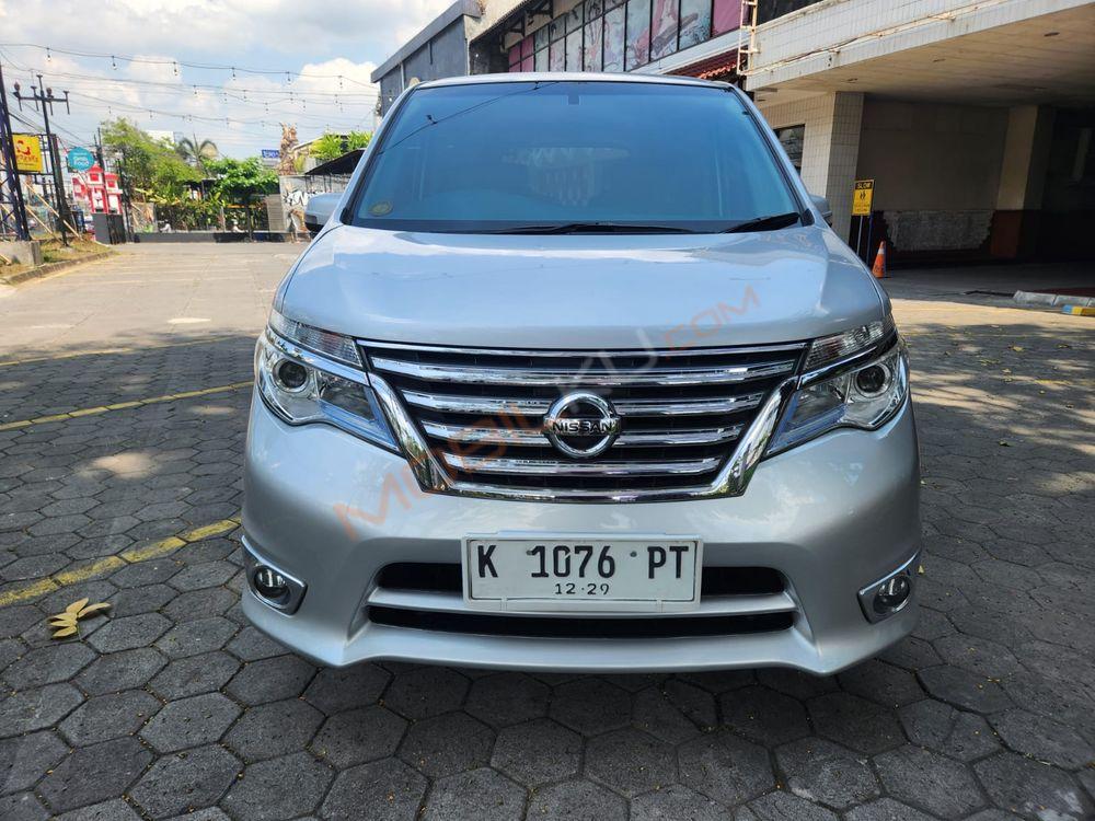 Mobil Nissan Serena 2017