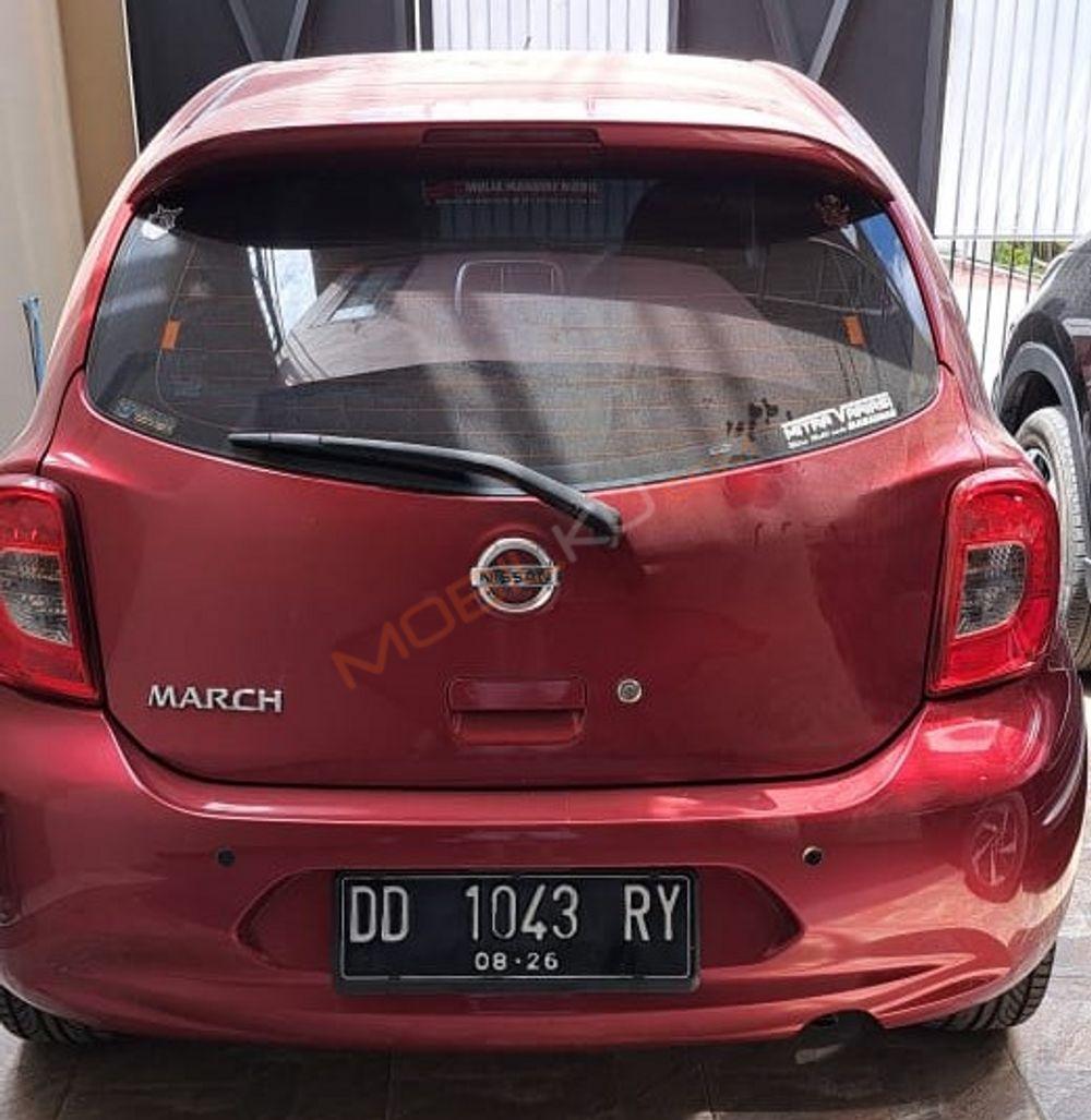 Mobil Nissan March 2016