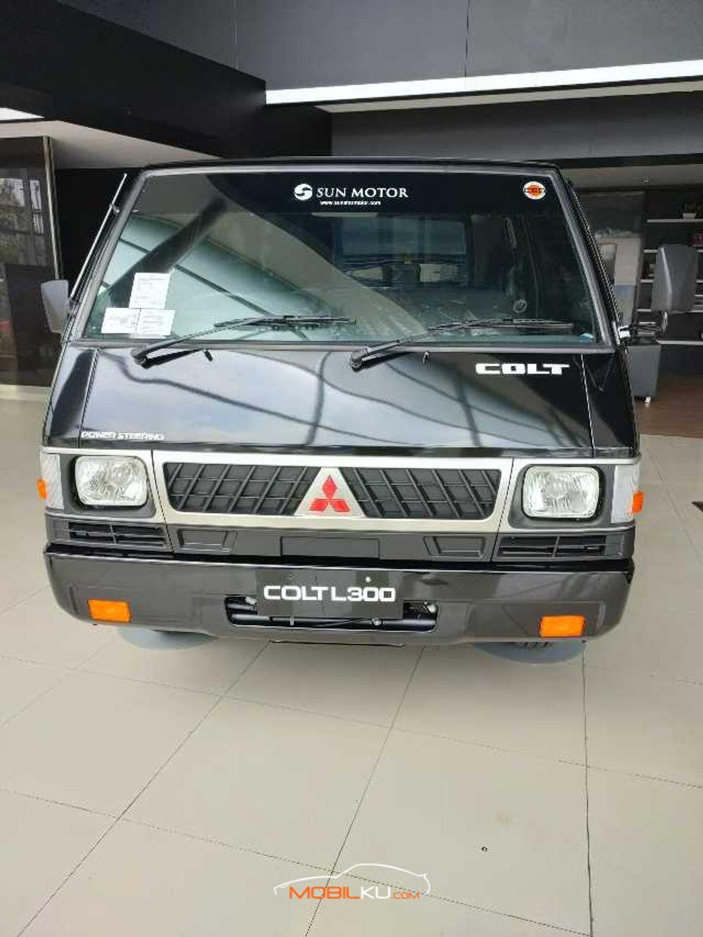 Mobil Mitsubishi L300 2021