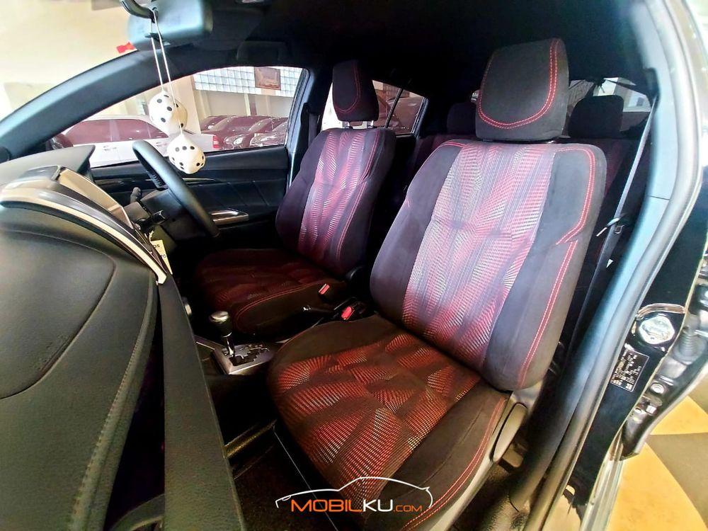 Mobil Toyota Yaris 2016