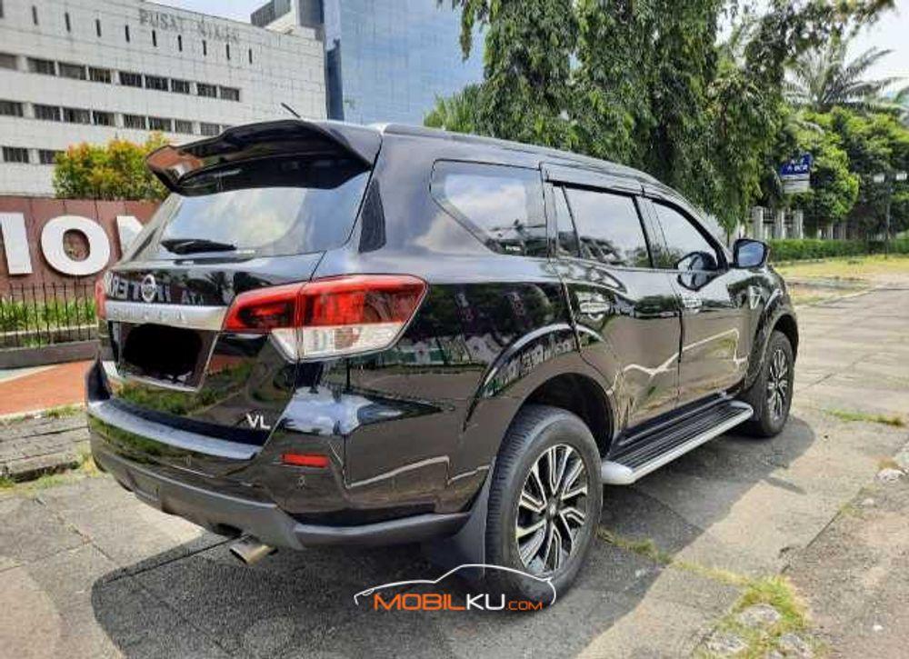 Mobil Nissan Terra 2018