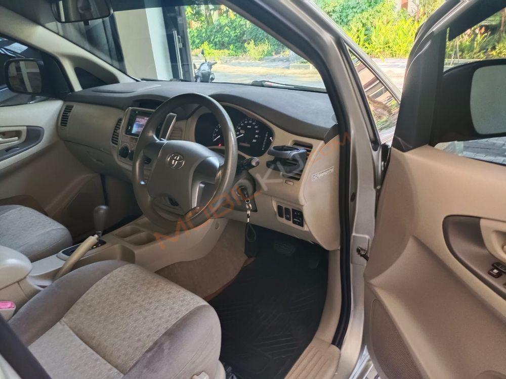 Mobil Toyota Kijang Innova 2014