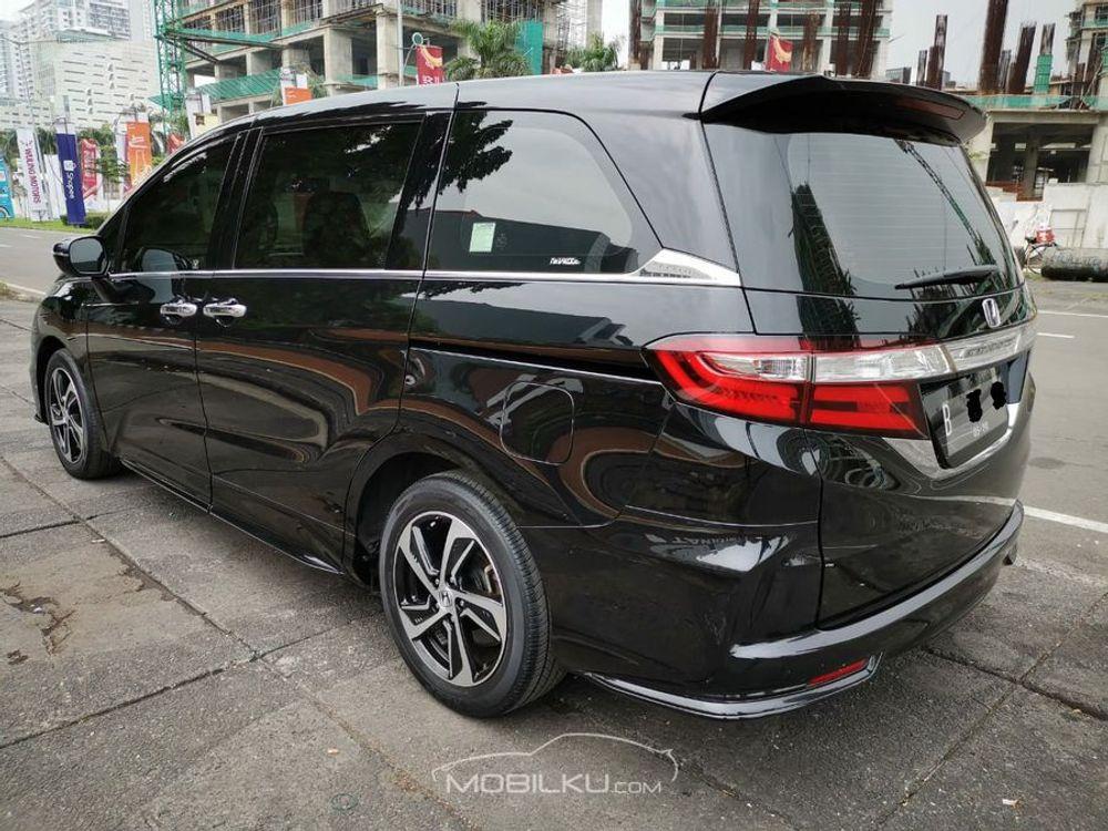 Mobil Honda Odyssey 2015