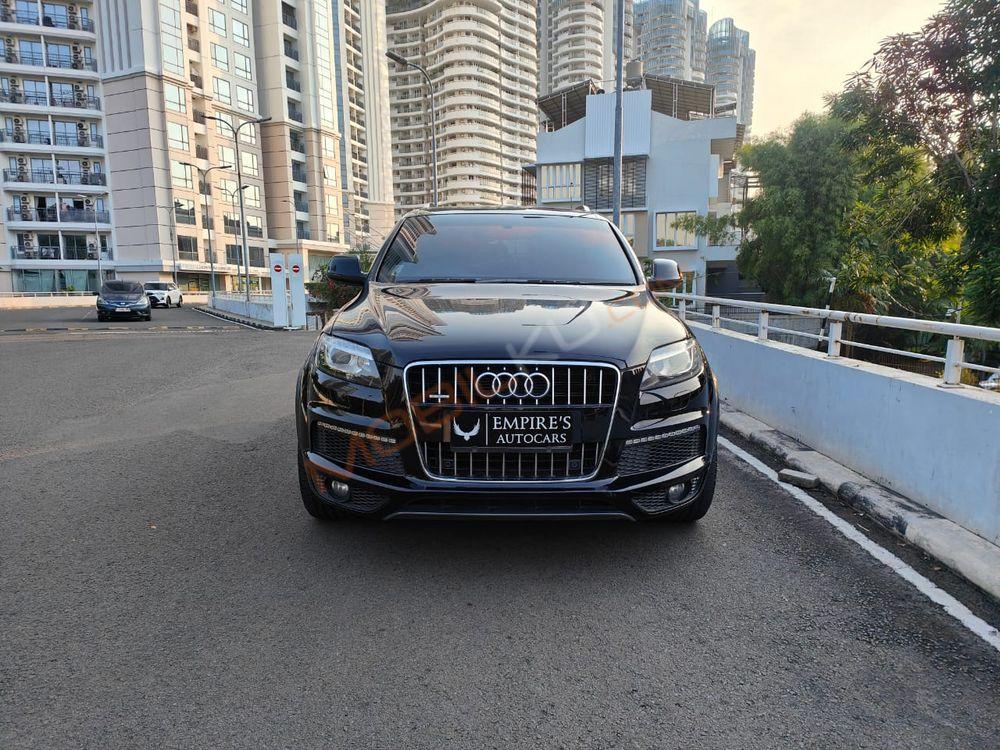 Mobil Audi Q7 2014