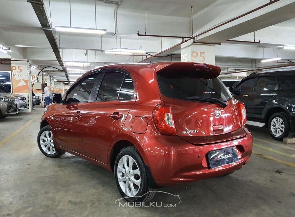 Mobil Nissan March 2016