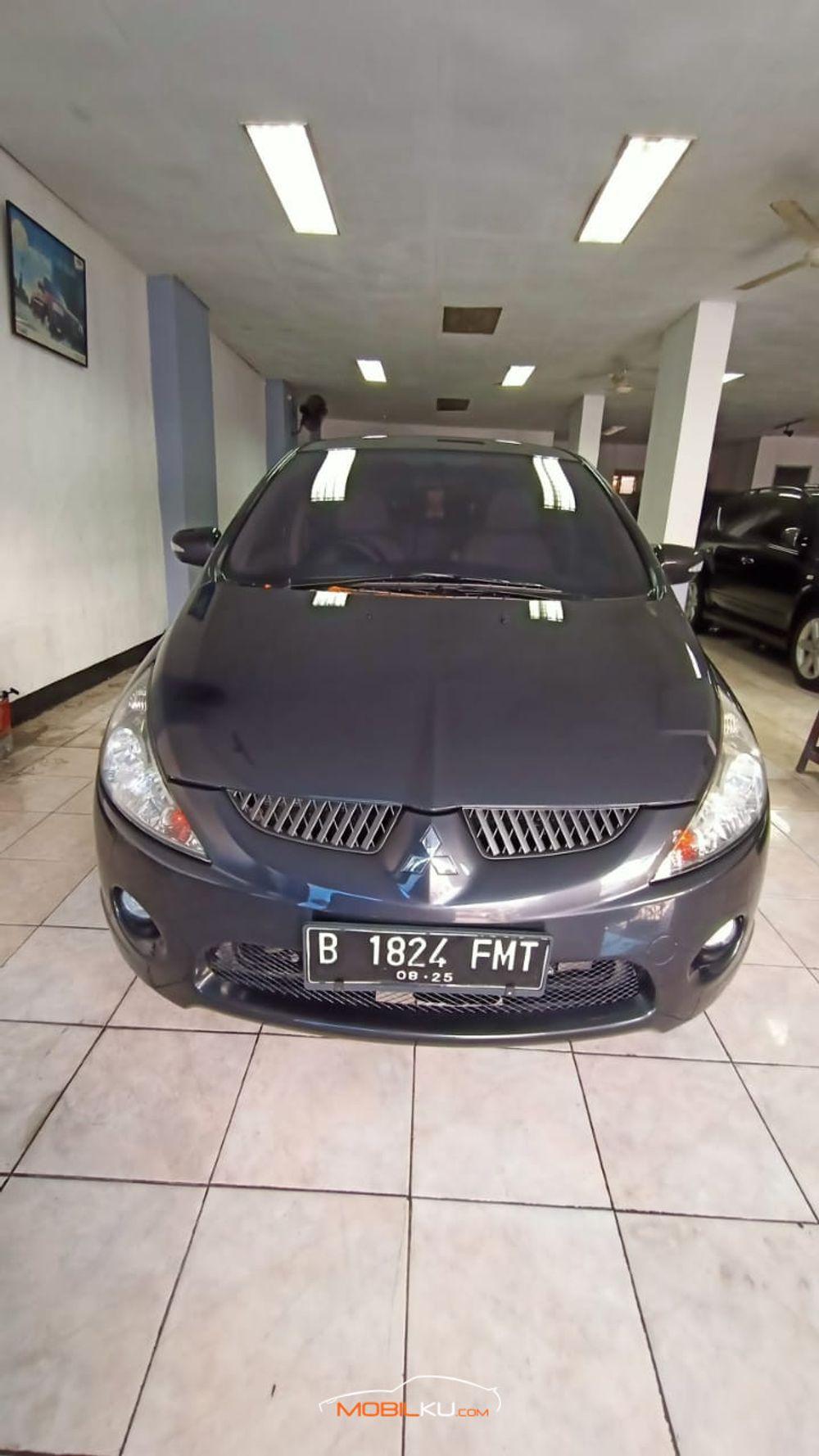 Mobil Mitsubishi Grandis 2008
