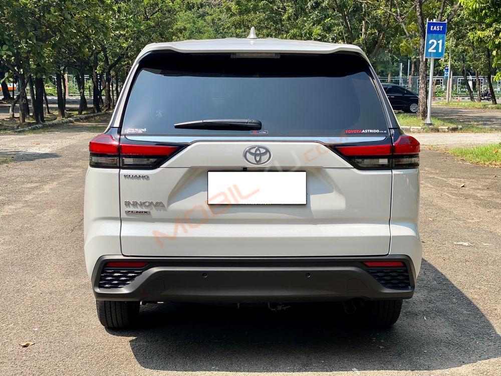 Mobil Toyota Kijang Innova Zenix 2023