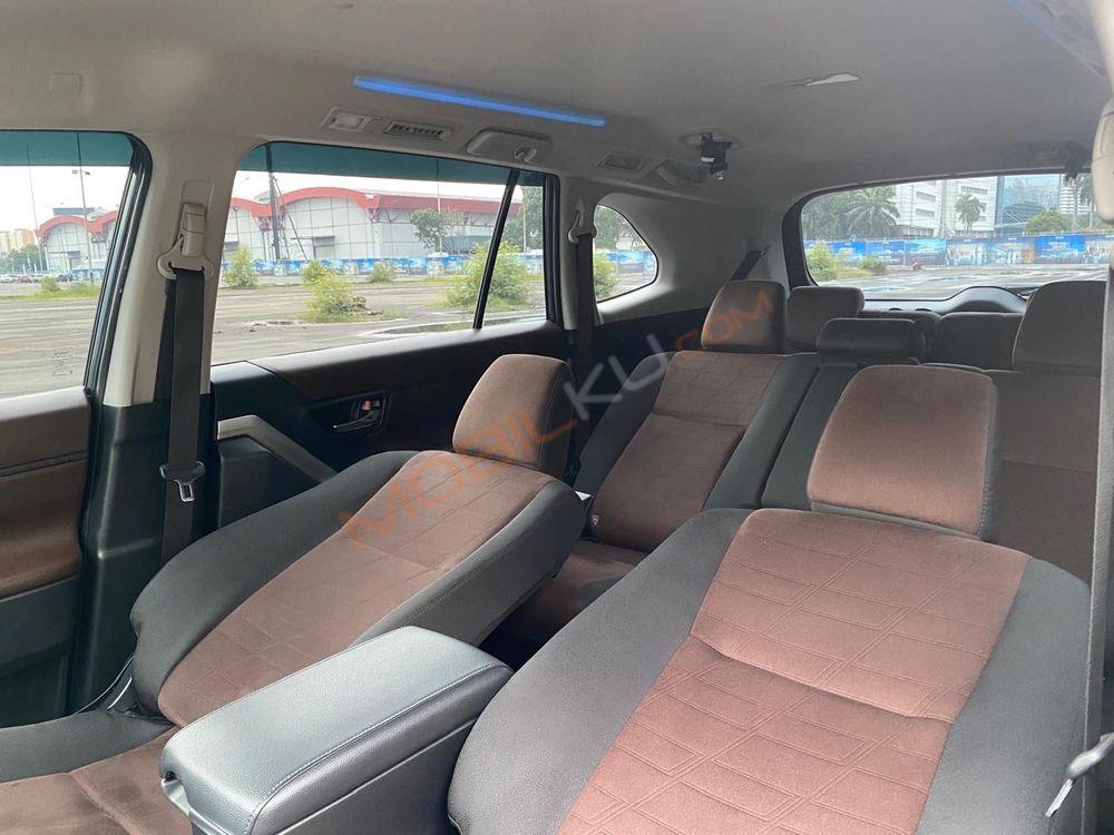Mobil Toyota Kijang Innova 2024