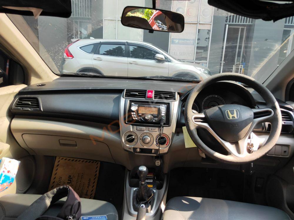 Mobil Honda City Sedan 2010