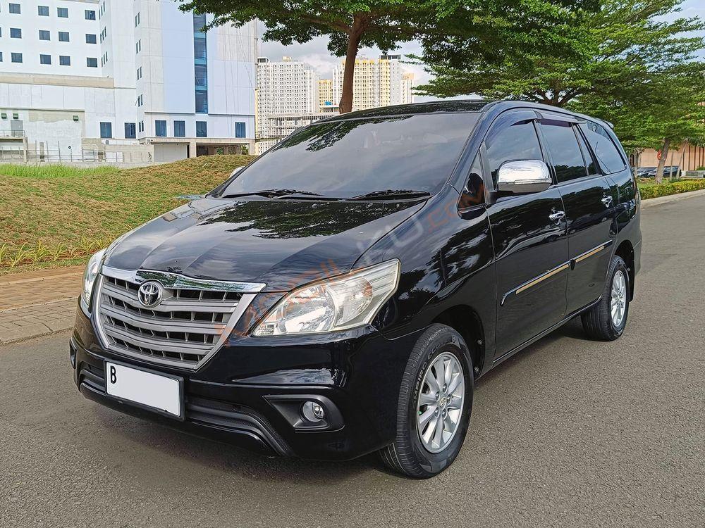 Mobil Toyota Kijang Innova 2014
