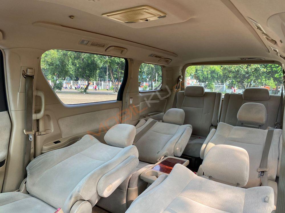 Mobil Toyota Alphard 2009