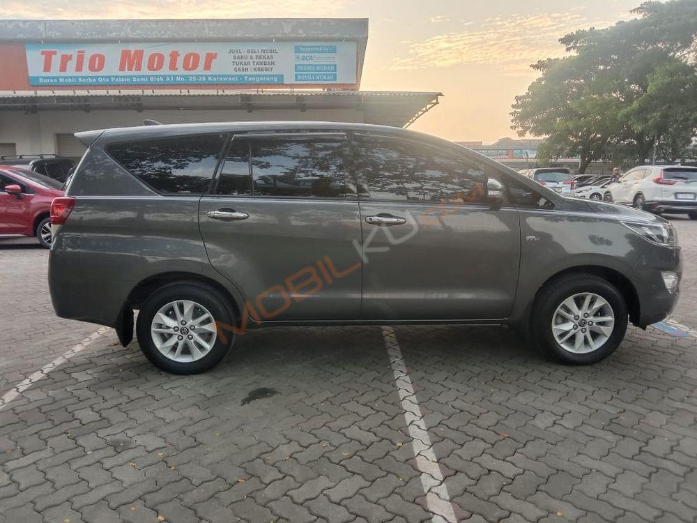 Mobil Toyota Kijang Innova 2016