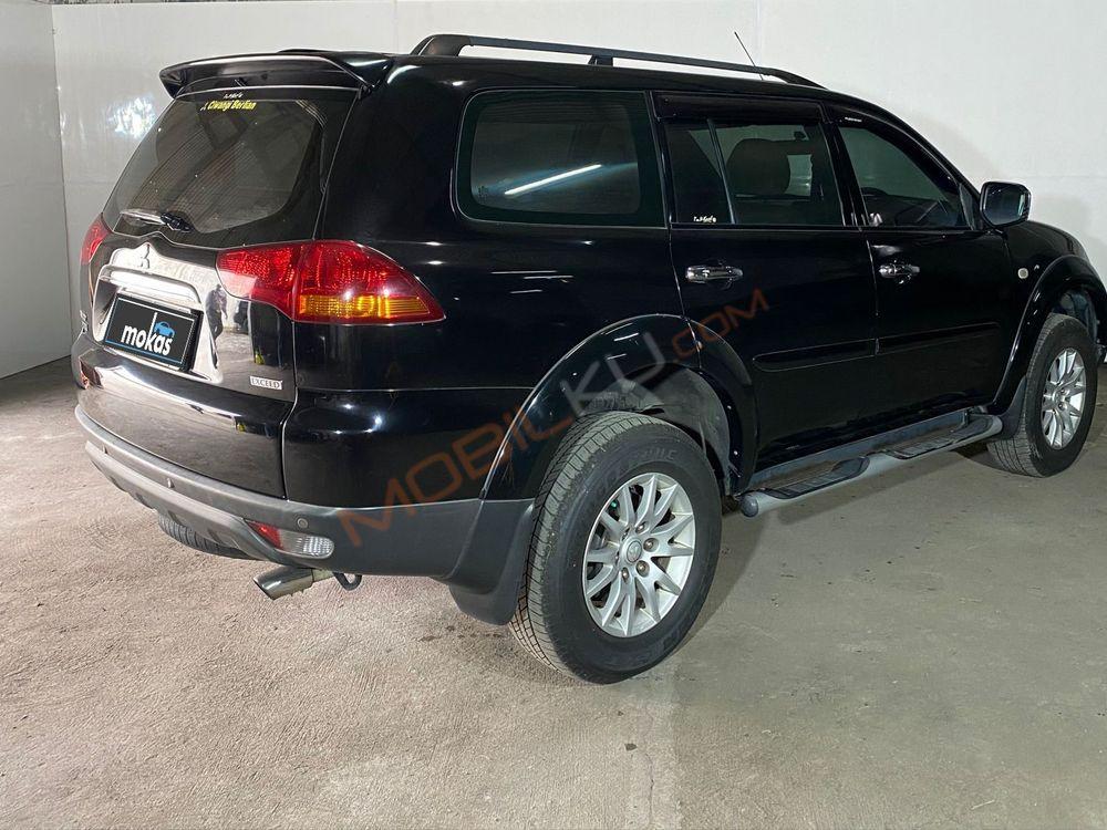 Mobil Mitsubishi Pajero Sport 2010